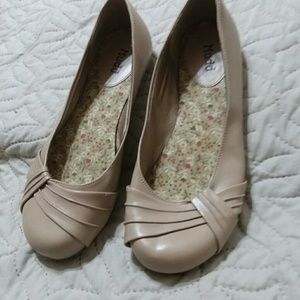 Mudd Cream Tan Comfy Flats Dress Shoes 8.5